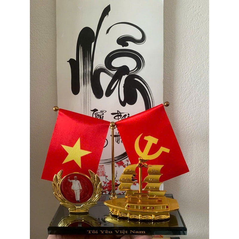 Bộ Cờ Tổ Quốc Trang Trí Taplo Xe Ô tô Nhà Của Văn Phòng Cờ Thuận Buồm Vạn Dặm Bình An