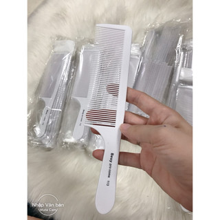 Lược cắt tóc nam lược cong. Lược Cắt Tóc Nam bám tóc.