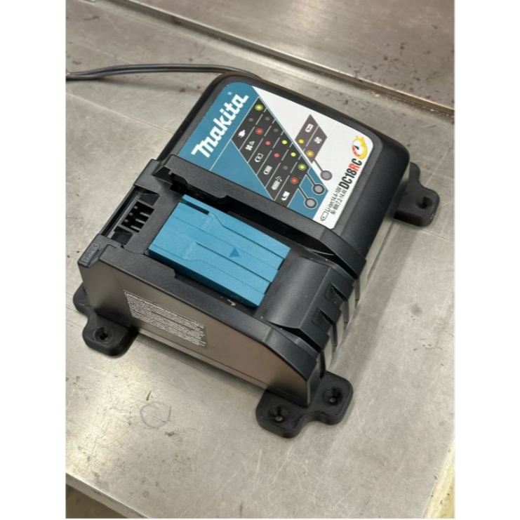 Giá treo đế sạc  Makita DC18RC siêu dày siêu bền