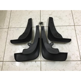 Bộ chắn bùn bánh xe Ford Focus (Hatchback)