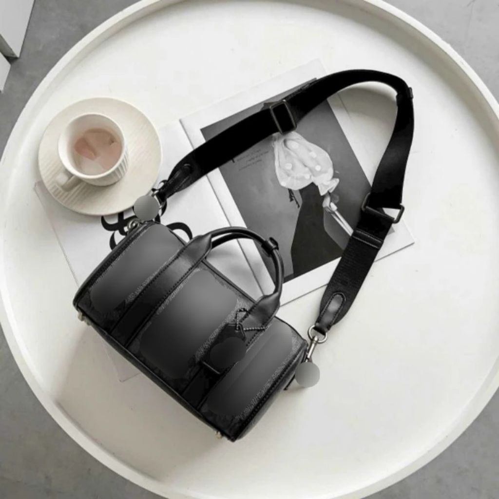Gotham 24 Crossbody bag, dáng trống da thật sang trọng