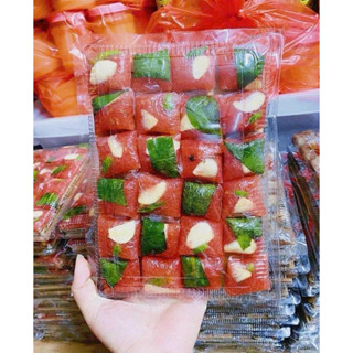 Nem chua lai vung lá trùm ruột tỏi ớt xiêm xanh hộp lớn 60k/1 hộp 24 chiếc