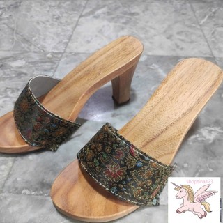 Guốc Gỗ Guốc Mộc Cao 9 Phân Đế Vuông Quai Gấm Lụa ( đế cao su 2 lớp )
