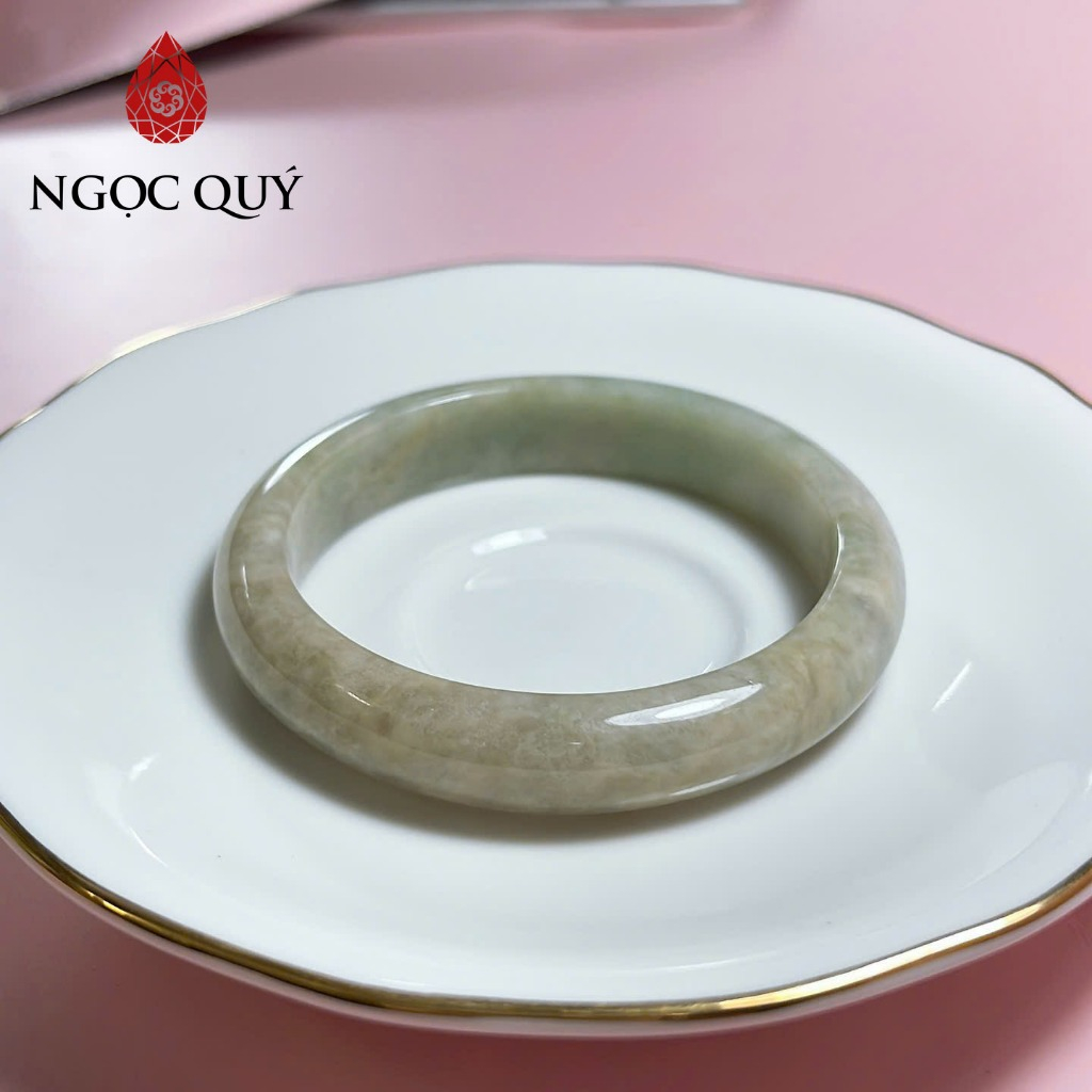 Vòng cẩm thạch A Myanmar - Ngọc phỉ thúy type A bản hẹ chất nếp điểm hoàng phỉ ni 53-57mm - Ngoc Quý