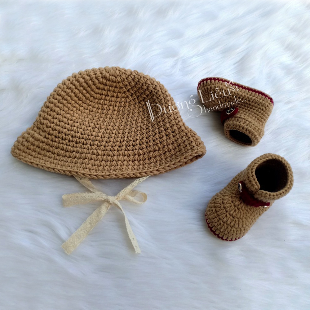 Giày Và Nón Cho Bé Từ 0 đến 12 Tháng
