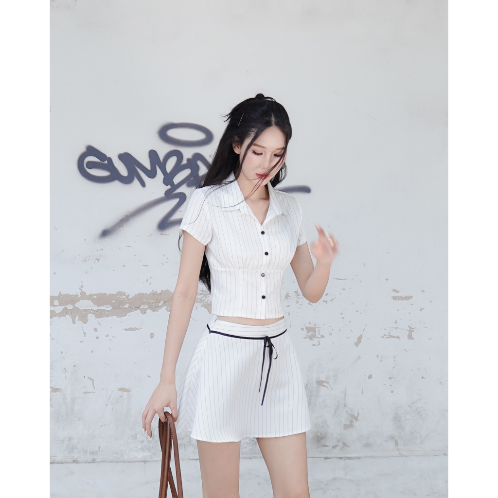 DALLA Áo sơ mi phom ngắn nhún ngực (SM18) Azrael Shirt | BigBuy360 - bigbuy360.vn