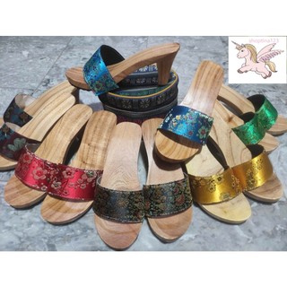Guốc Gỗ Guốc Mộc Cao 7 Phân Đế Vuông Quai Gấm Lụa ( đế cao su 2 lớp )