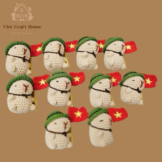  Móc khoá len capybara cầm cờ yêu nước handmade - Quà tặng lưu niệm Việt Nam  hàng có sẵn  