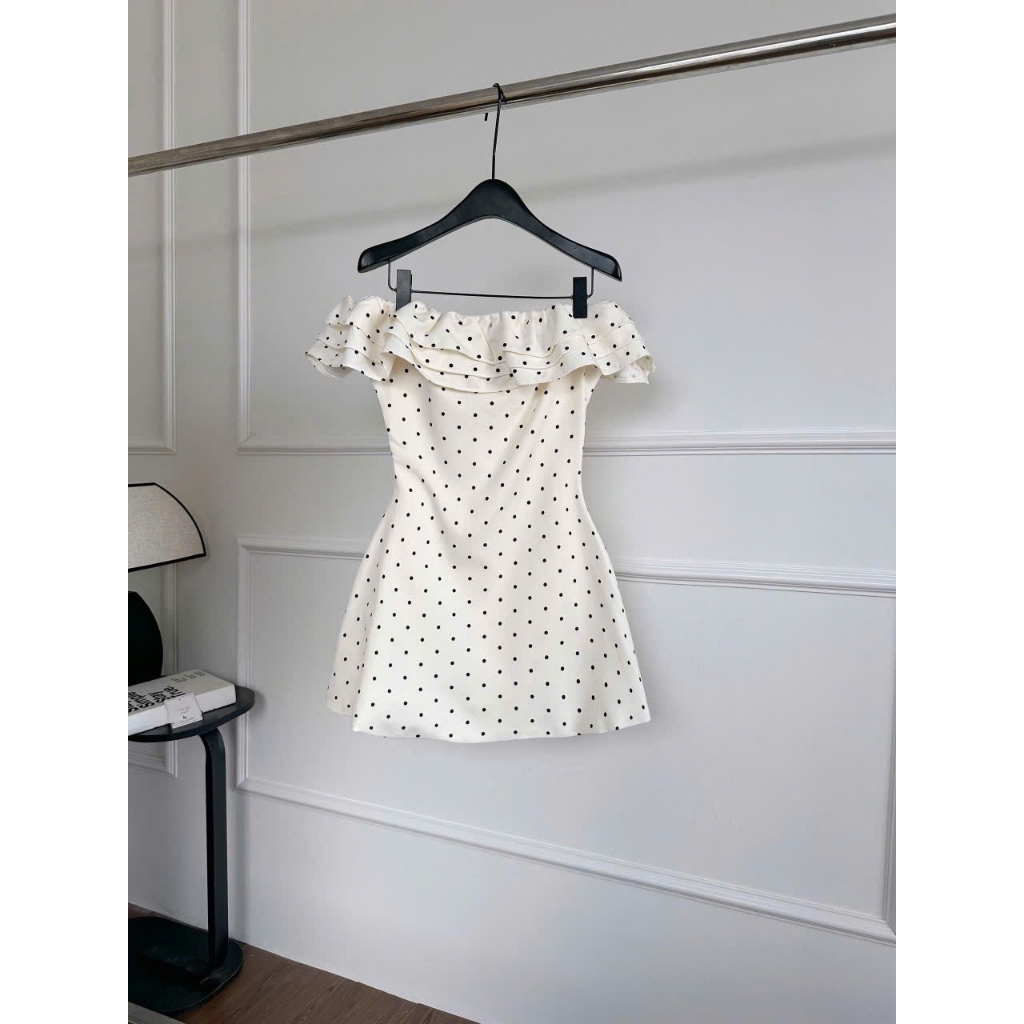 Váy Donna Thiết Kế Dáng Ngắn Xòe Nhẹ, Đầm Trễ Vai Kèm Bèo Nhún Bản Lớn Thanh Lịch Glamchic | BigBuy360 - bigbuy360.vn