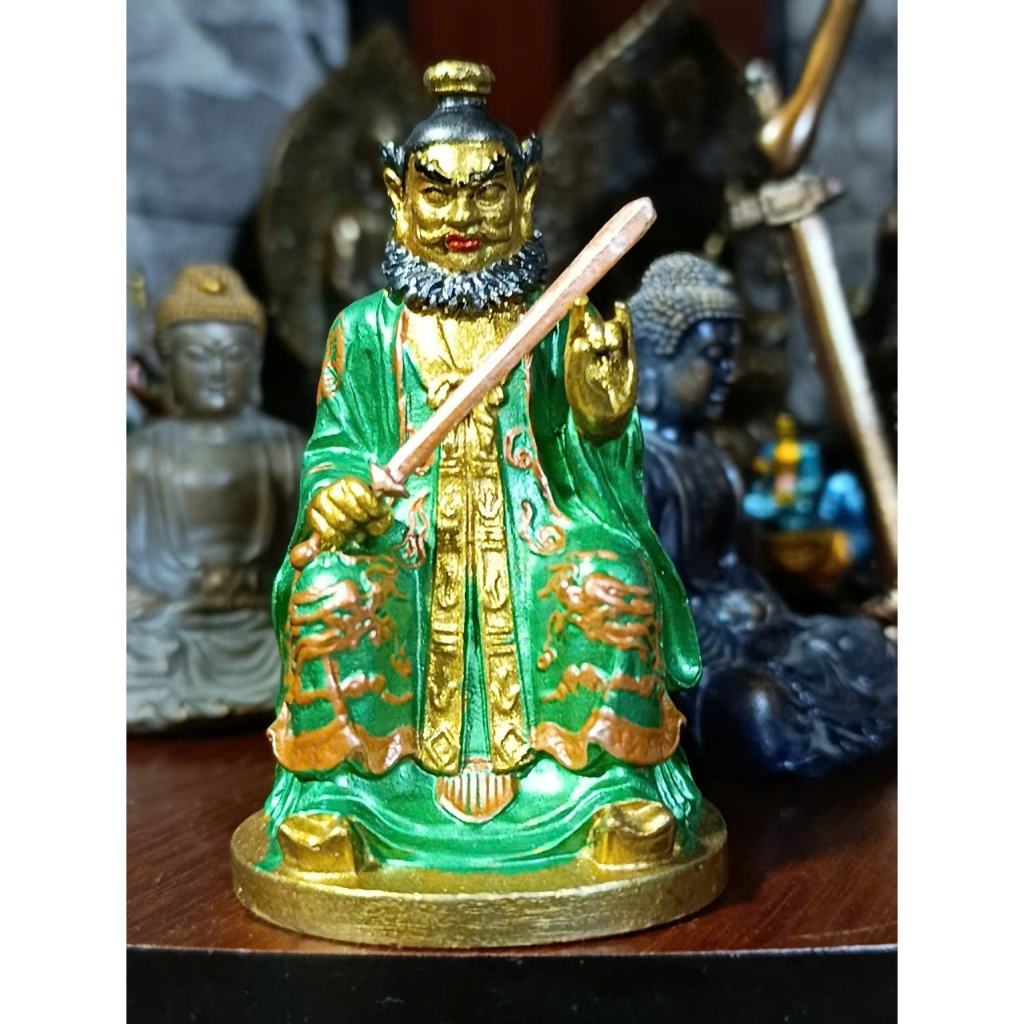 Tượng Thiên sư Chung quỳ bằng hợp kim đồng thau. vẽ chi tiết . cao 10 cm. tượng phong thủy