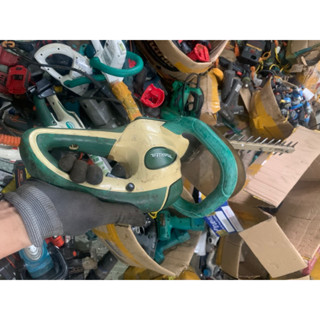 Máy cắt tỉa hàng rào nhật bãi Makita đã lên điện 220v máy hoạt động tốt, lưỡi cực kì sắc bén