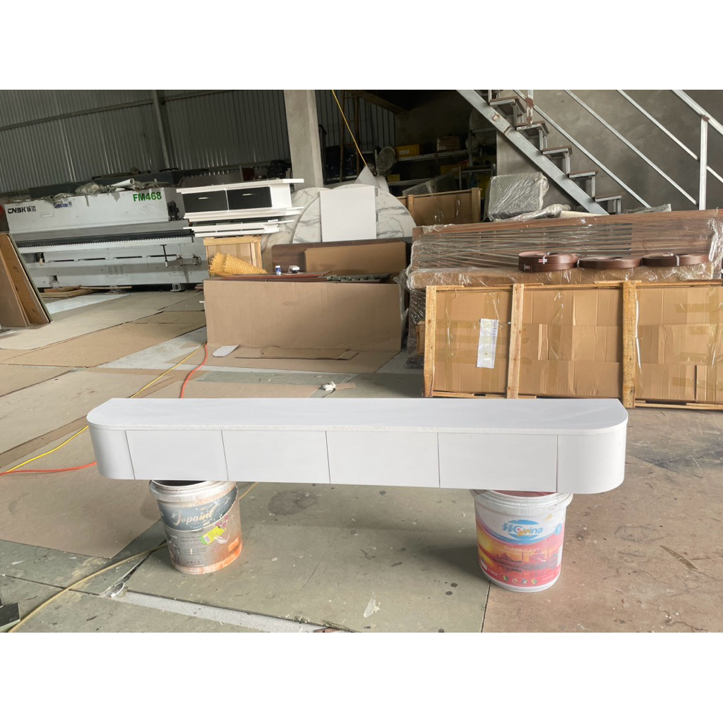 Kệ tivi treo tường bo cong