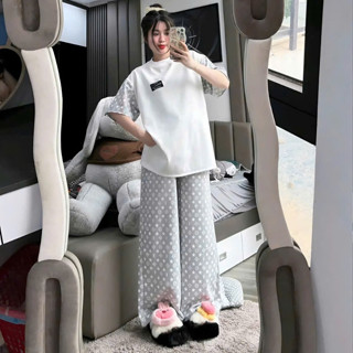 4-15 tuổi. Đồ bộ cộc tay cho bé gái đính logo trước ngực quần ống xuông,quần chất vải tăm lạnh áo chất vải tổ.M36