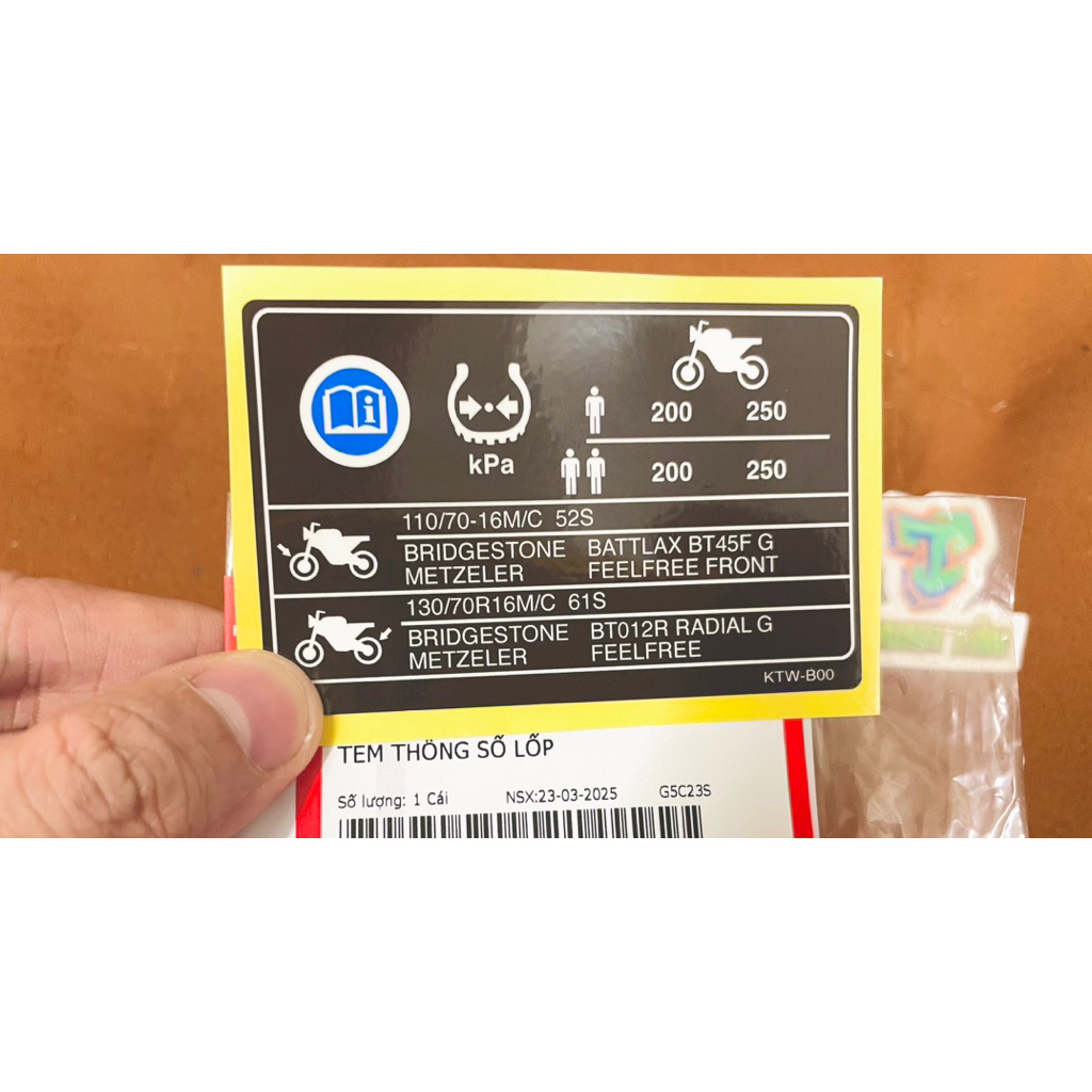 Tem zin thông số lốp Sh 300i và 350i, tem chuẩn zin hãng