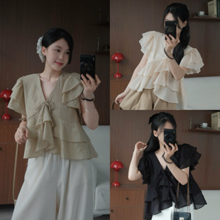 Áo voan tơ cổ V tay hến xếp tầng Nữ the.sweaterweather TSW