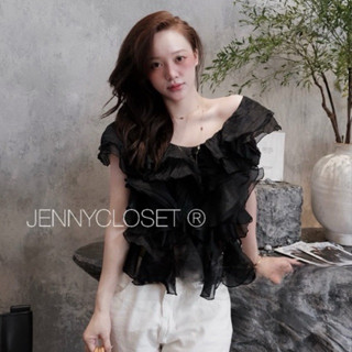 JENNYCLOSET ®”Bei Top”• Áo kiểu nữ trễ vai voan bèo bồng bềnh cao cấp, Áo voan cách điệu cổ V -2 màu: kem , đen-A75