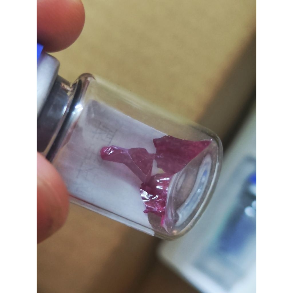 Đá sapphire , sapphire đỏ xanh lọ thủy tinh