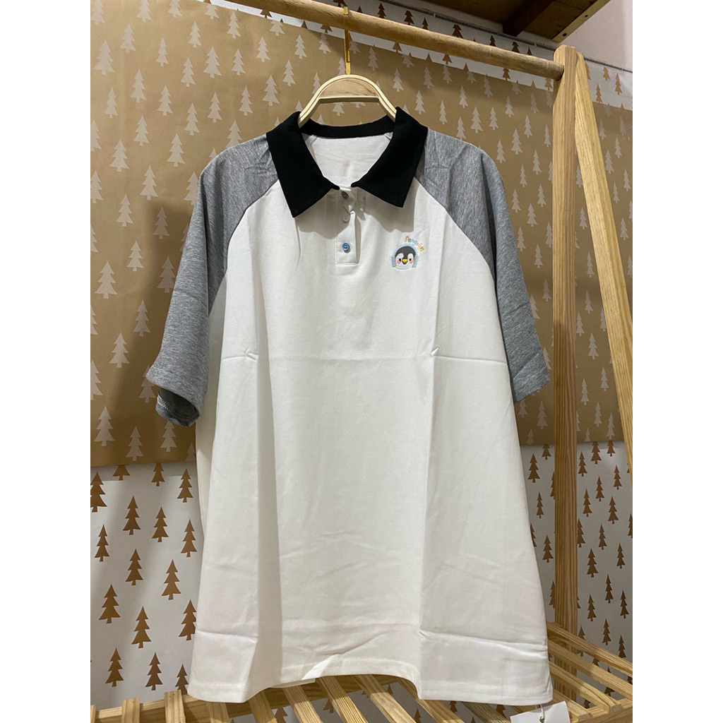 Áo phông nữ polo phom rộng tay ngắn phối màu trắng xám cổ đen thêu chim cánh cụt dễ thương