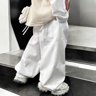 BABYBUYvip - 5002 Quần jean dài trắng đục ống rộng to có giây giút ống bo lại được cho bé trai và bé gái