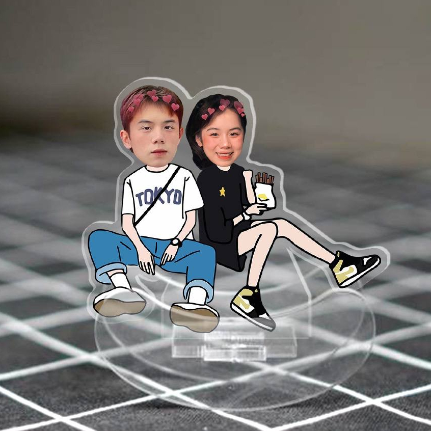 Standee lắc lư cặp đôi in theo yêu cầu 2 chibi đáng yêu, chất liệu meca giá rẻ
