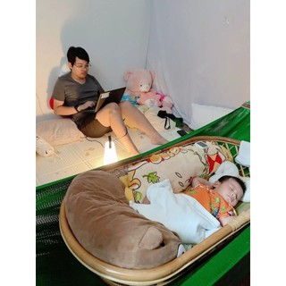 Nôi mây đặt võng giúp bé không bị cong lưng