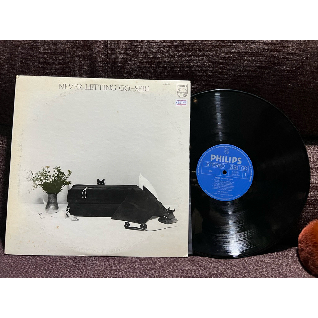 Đĩa than "Never Letting Go - Seri" của ca sĩ người Nhật Seri Ishikawa.