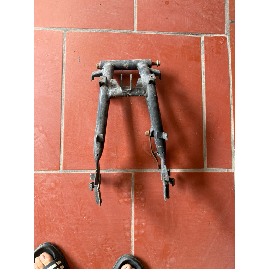 Gắp càng sau xe máy điện Xmen gắp càng liền