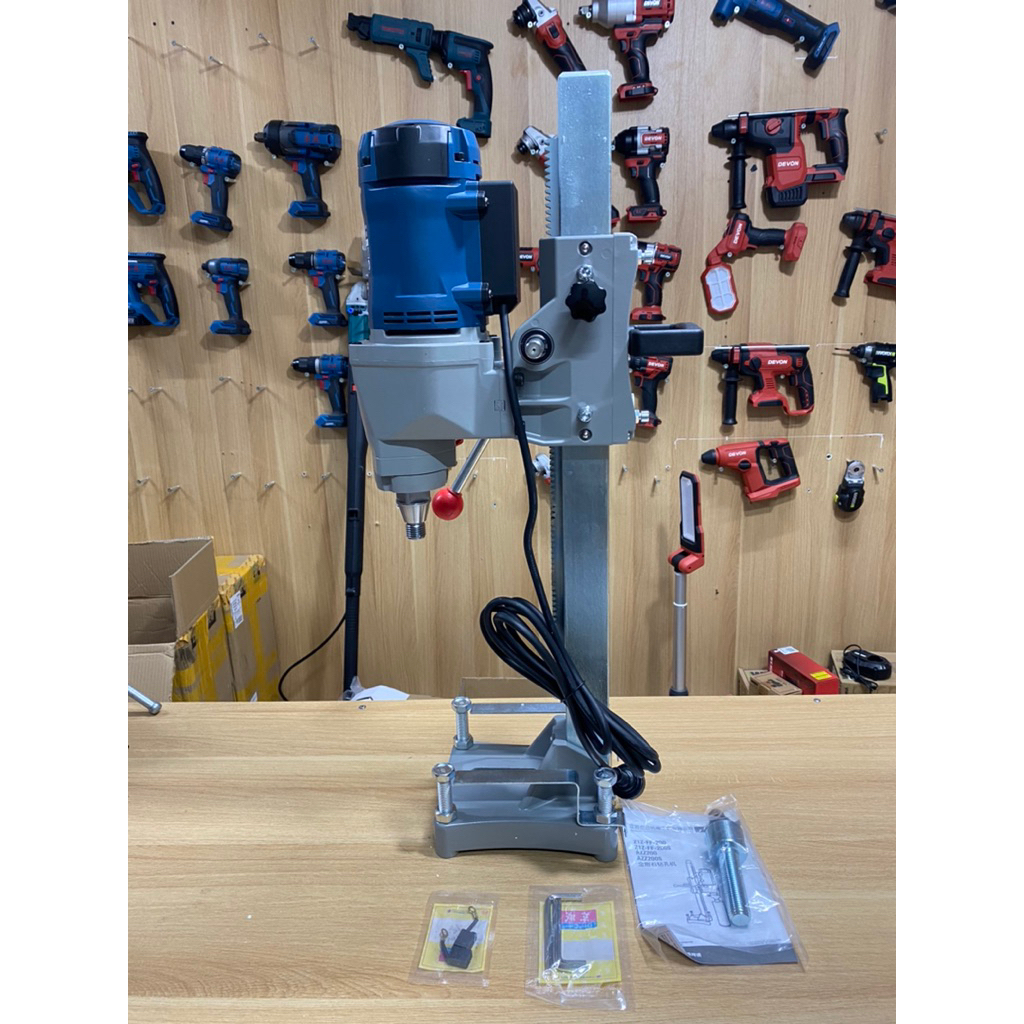 Máy khoan rút lõi Dongcheng nội địa giá đỡ chân đế Z1Z-FF-200S (DZZ200S) 3300W chính hãng