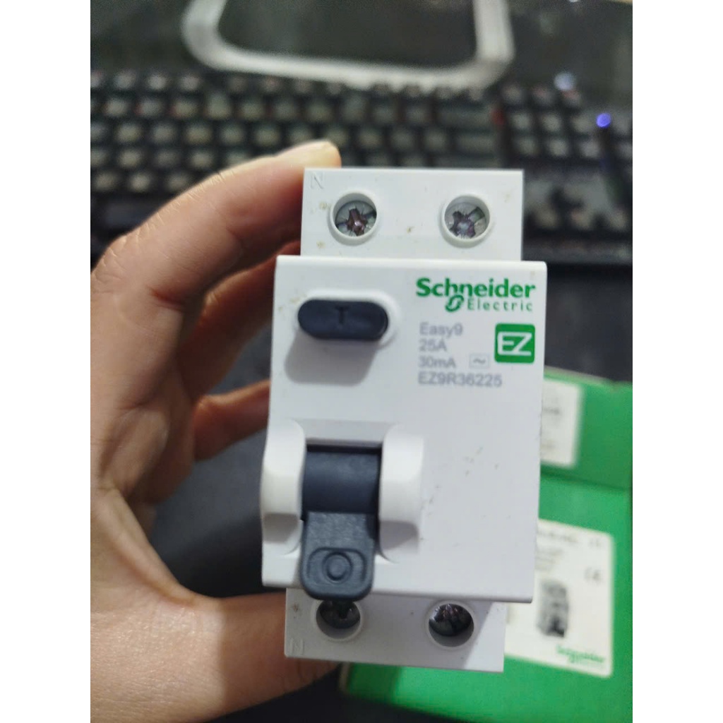 SCHNEIDER-CB,APTOMAT,CẦU DAO Chống Giật chống rò, RCCB 2P 25A/40A/63A Easy 9 - 2P -4,5KA -30mA