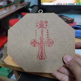 kiếng bát quái lòi