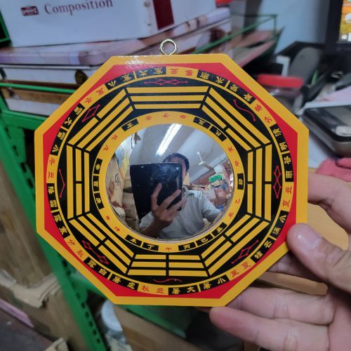 kiếng bát quái lòi