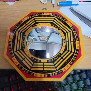 kiếng bát quái lòi