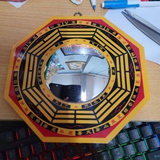 kiếng bát quái lòi