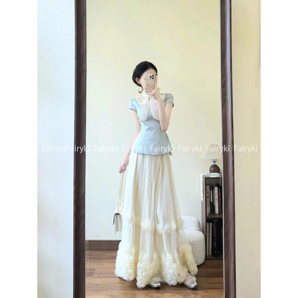 Sẵn- Set áo sơ mi lụa xanh cổ nơ và chân váy hoa hồng nổi màu be phù hợp mọi lứa tuổi- Fairy Ki Stud
