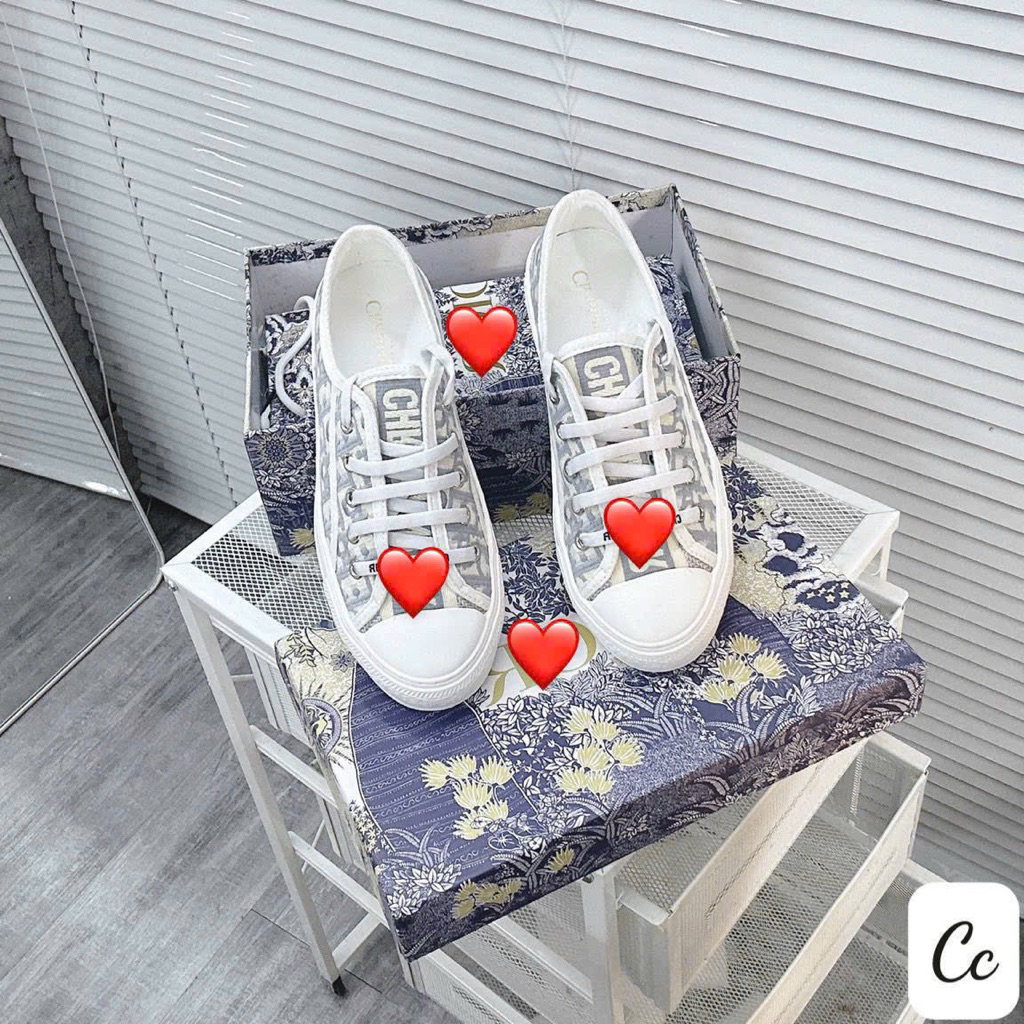 Giầy hoa tiết thêu Qccc