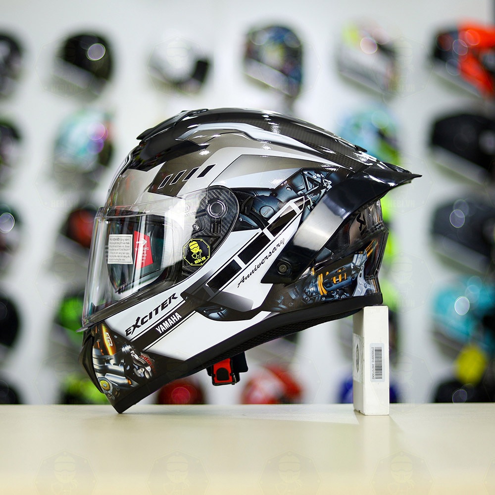 Mũ Fullface 2 kính Yohe 981 Dán Tem Decal Yamaha Exciter Xám Đen + Đuôi Gió Pista