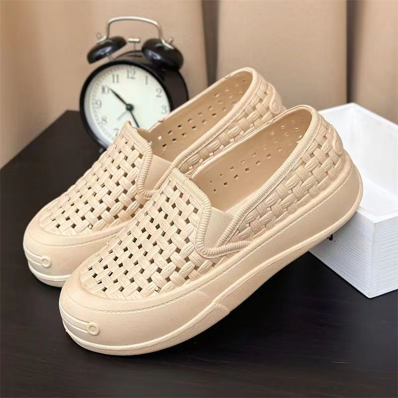 Giày lười nhựa thoáng khí đục lỗ, giày đi biển đi mưa đế bằng chống trơn trượt chống nước mềm dẻo êm chân validep04 V406
