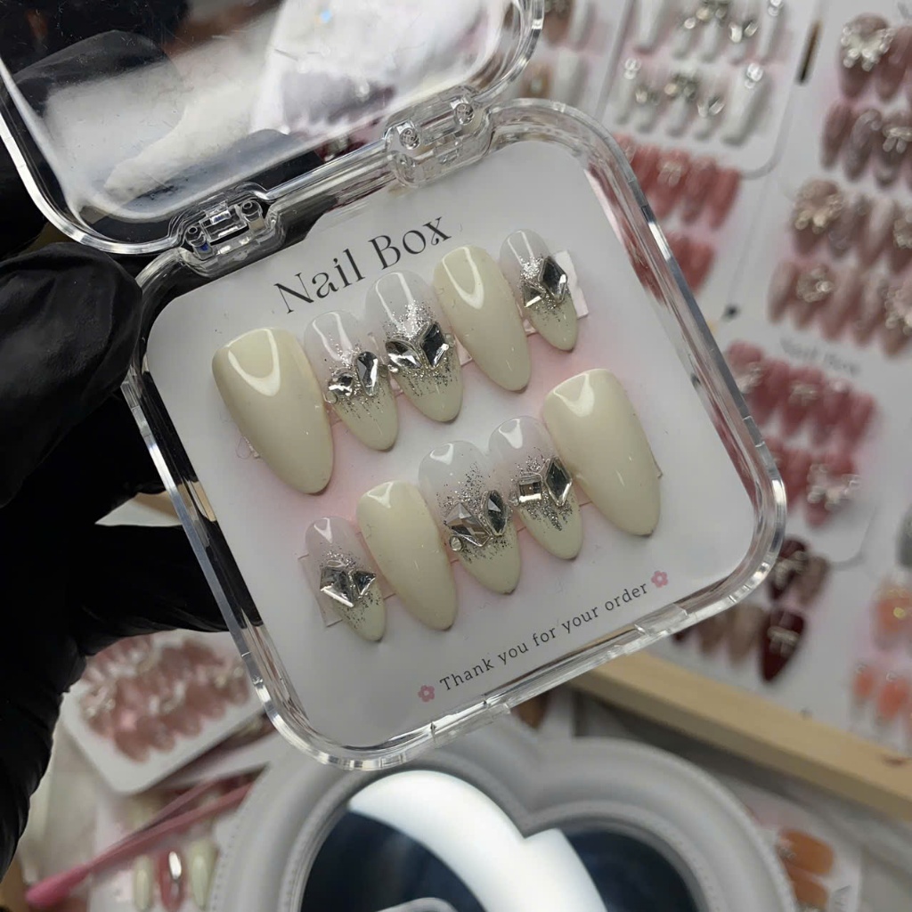 Nail Box Hot Trend 2025 - Đa Dạng Mẫu Mã Nude, Đỏ, Trắng, Đính Đá, Nơ, Họa Tiết Xinh Xắn Móng Giả | BigBuy360 - bigbuy360.vn