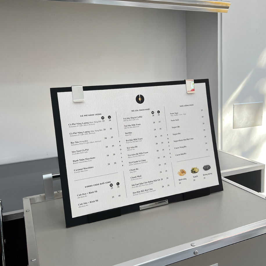 Bảng Menu Để Quầy ADOR Khắc Logo [ĐỌC MÔ TẢ], Kẹp Menu A3 Bằng Gỗ, Bảng Gỗ Menu Có Chân Đứng