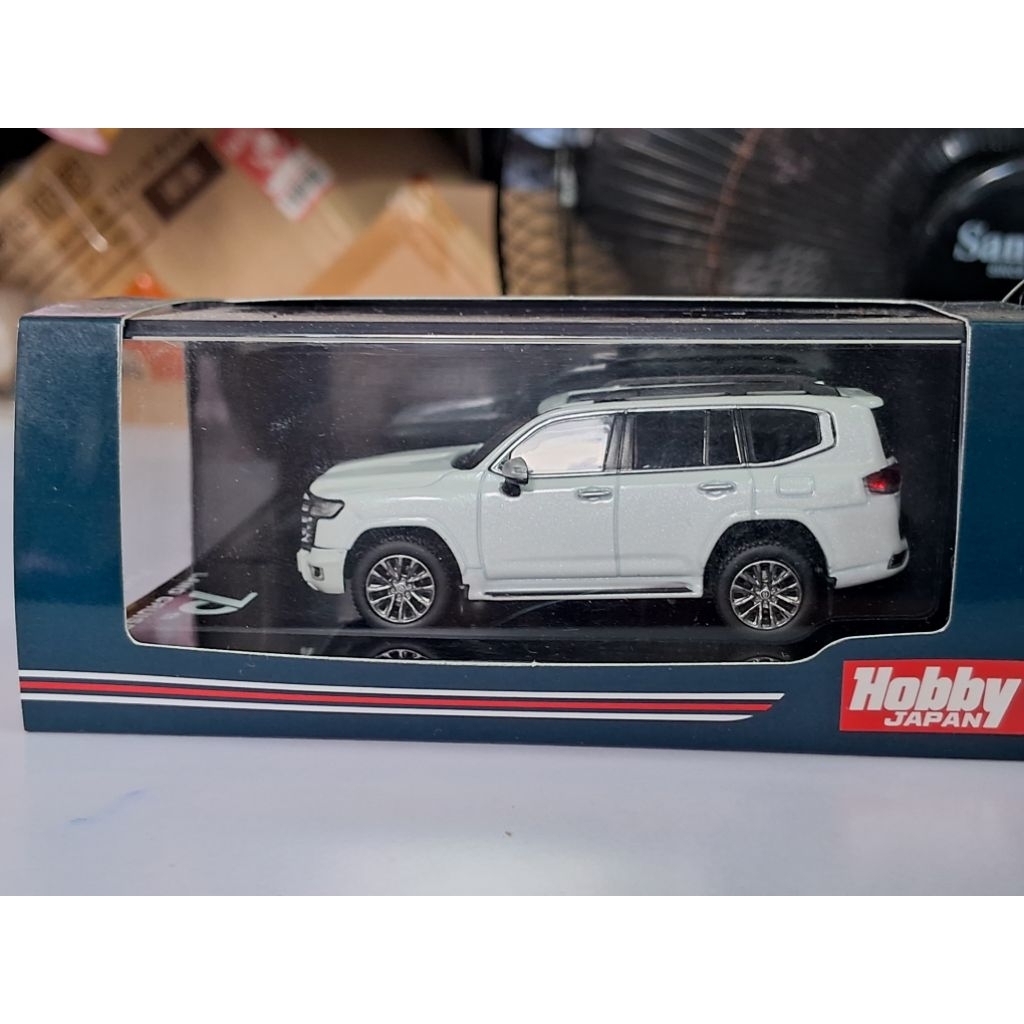 HOBBY JAPAN 1/64 - LAND CRUISER MÀU TRẮNG