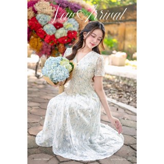 Đầm Hoa Nhí Trắng Dáng Dài Xoè Cổ V Tiểu Thư Bem Design (DR644)