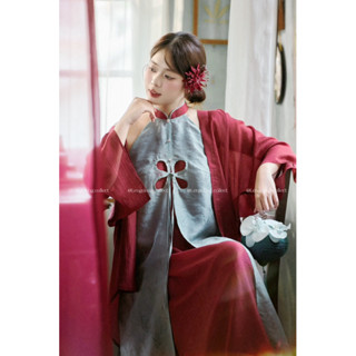 Áo Dài Hương Quả Mọng - Lengdeng.Collect | Áo dài yếm dáng suông cách tân tà kép màu xanh đỏ phối hoa Lèng Dèng