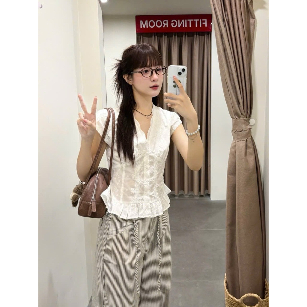 (NEW ARRIVAL) Áo ren tay hến cổ V chất thô boi thêu nơ có lót ERI TOP | BigBuy360 - bigbuy360.vn