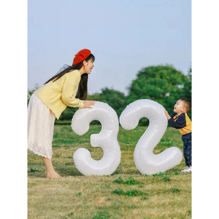 Bóng chữ số đen trắng size đại