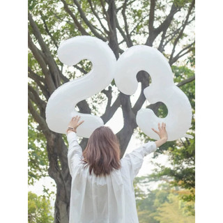 Bóng chữ số đen trắng size đại