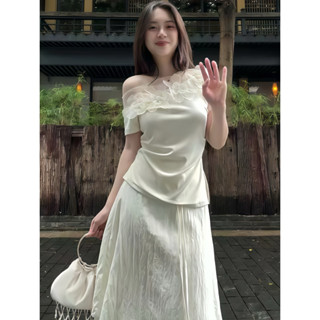 Set Áo Trễ Vai Kèm Hoa 3D Trắng , Set Đồ Nữ Áo Lệch Vai Kèm Chân Váy Xòe Nhẹ Nhàng , Nữ Tính, Trẻ Trung Baobaostore_B333