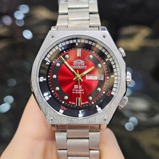 Đồng hồ nam SK Nhật 3 đinh giả cơ pin kim trôi mặt lửa kiểu dáng cổ điển, lịch ngày, thứ logo hãng