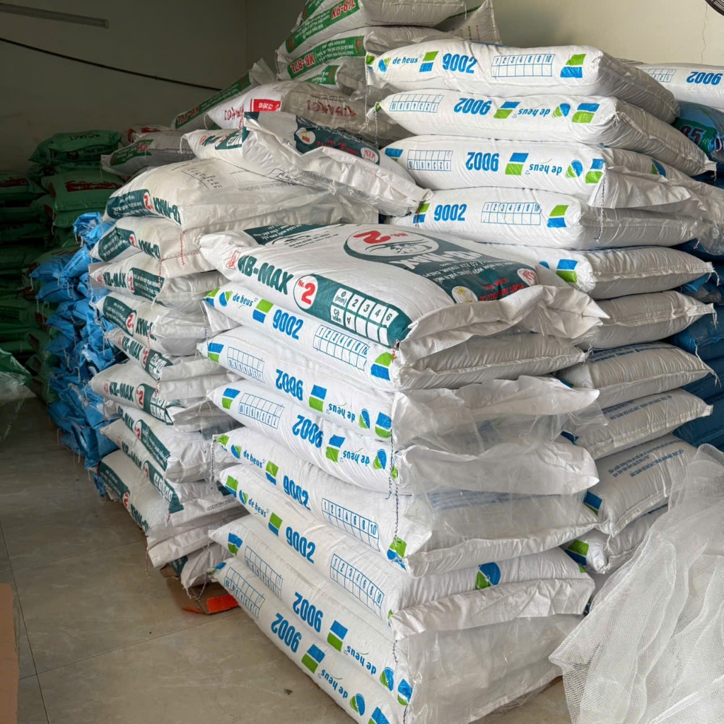25kg cám cá TG 40% đạm cám cá chép cá rô cá trắm cá koi cá cảnh