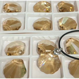 Mặt dây pha lê Swarovski hình con sò 28mm, tặng dây đeo và kẹp dây