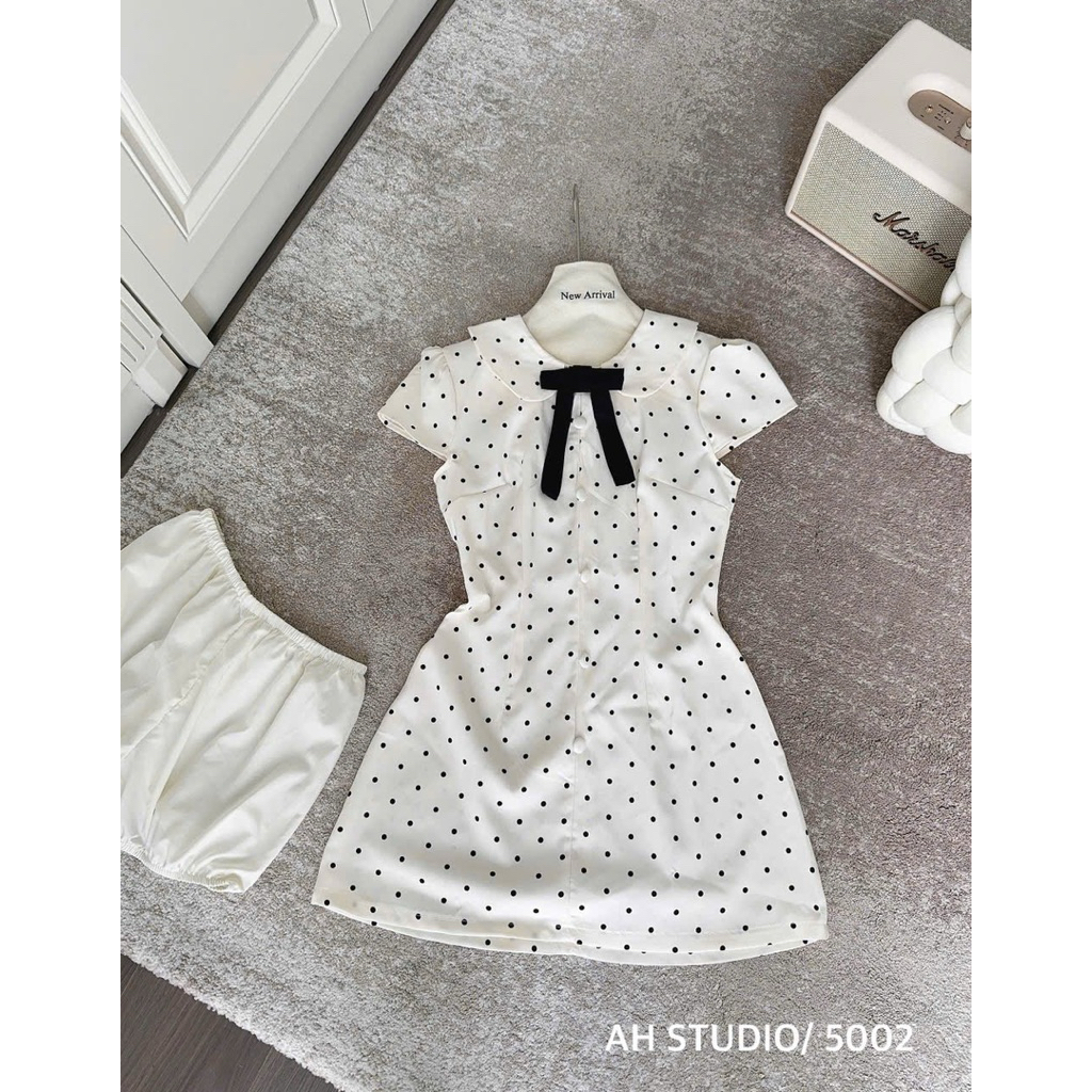 (Kèm quần trong) Váy Thiết Kế Cổ Sen Tay Hến Đính Nơ Cúc Bọc Hoạ Tiết Chấm Bi Tiểu Thư “Julie Dress” | BigBuy360 - bigbuy360.vn